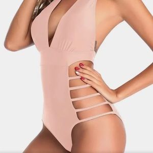 Light peach one piece swimsuit with beach bag